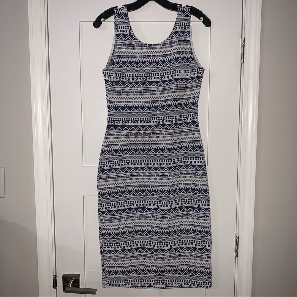*Like New* RD style bodycon midi dress. Size M.